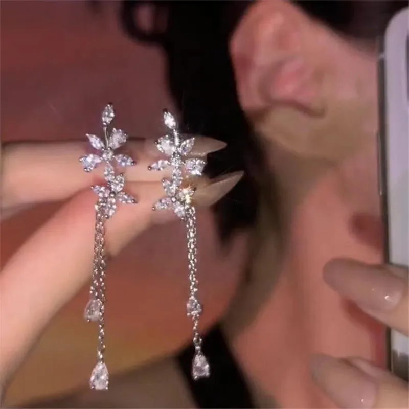

Korea Fashion High Fashion Light Luxury Flower Tassel Water Drop Zircon Earrings Female Jewelry 2023 New Birthday Party Gift