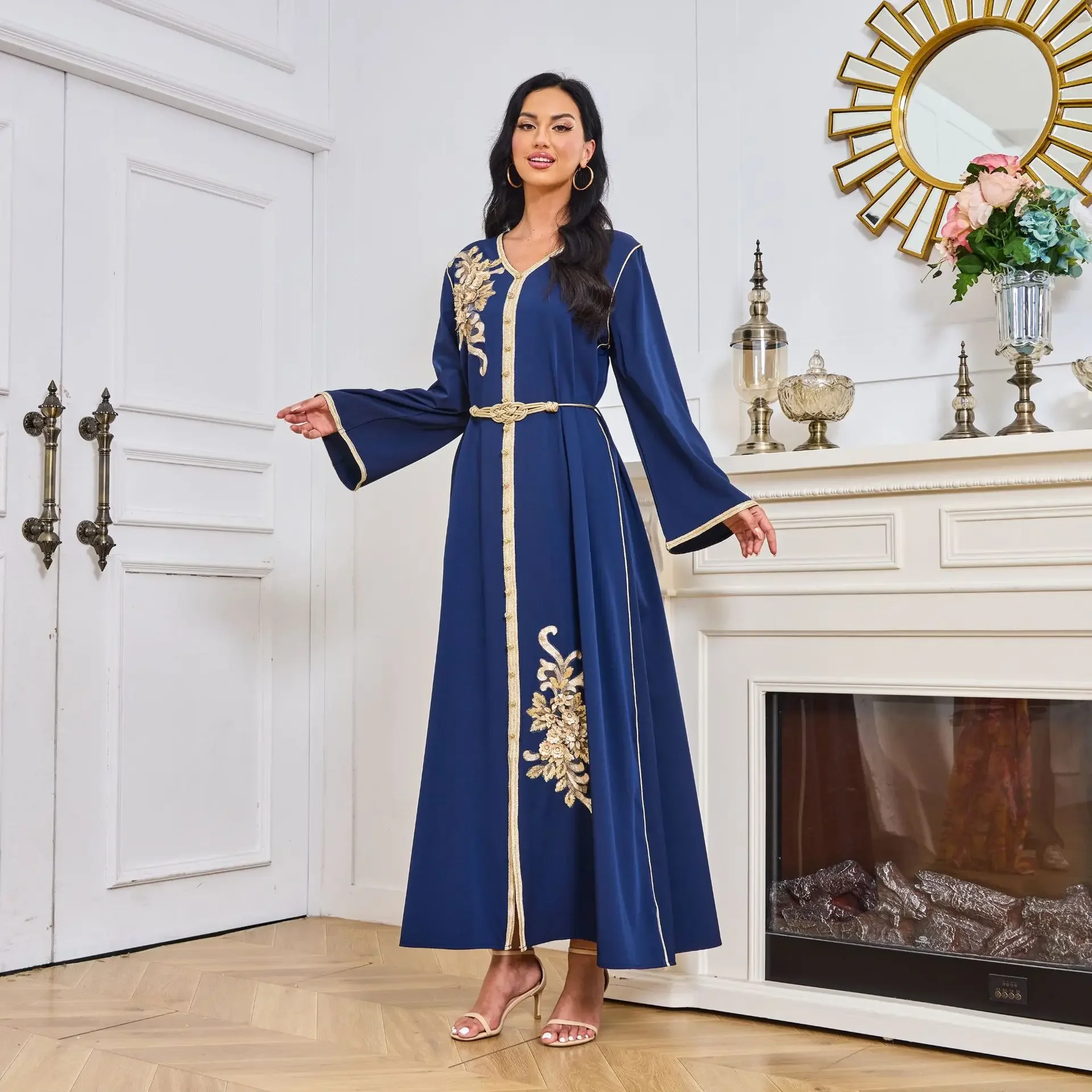 Мода Вышивка Дубай Абая Кафтан с v-образным вырезом Элегантное вечернее платье