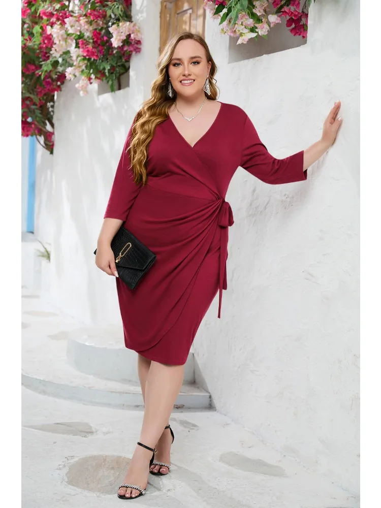 Рисунок 2 - Женское платье средней длины с