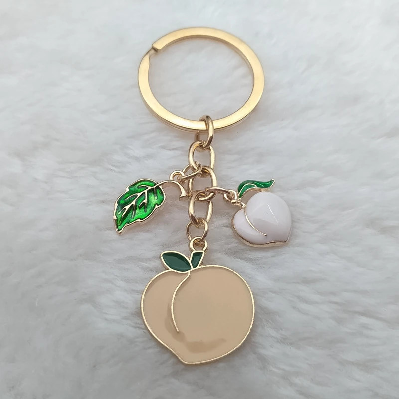 Оригинальный эмалированный брелок для ключей с изображением фруктов розовый