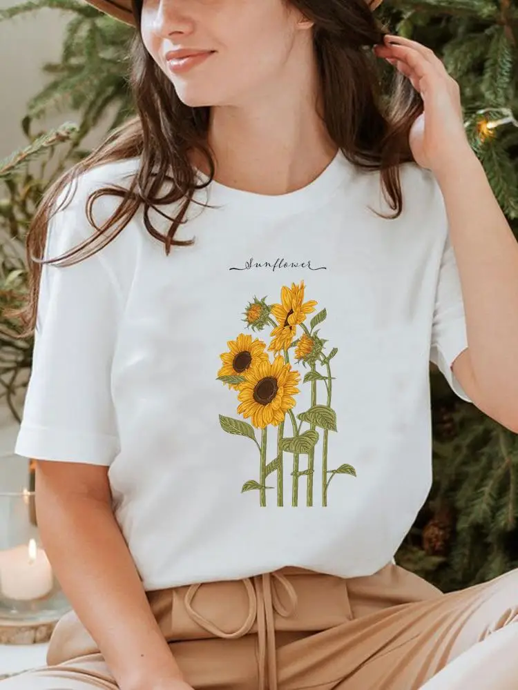 

Женская футболка с коротким рукавом, круглым вырезом и принтом