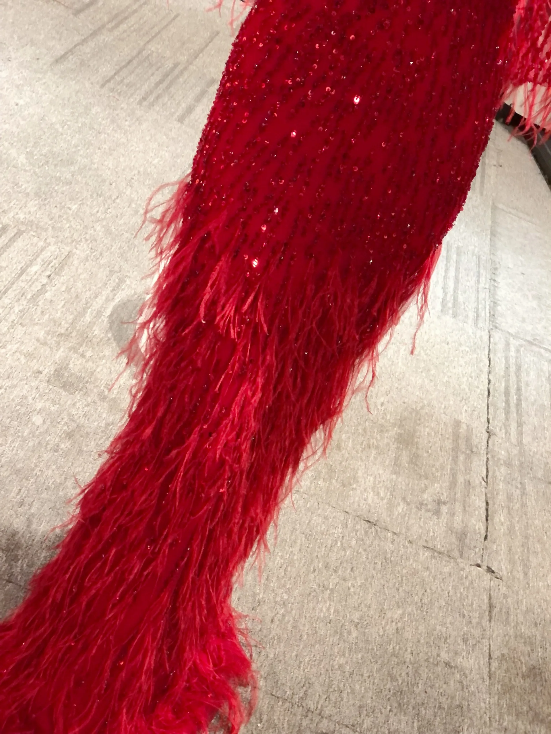 Рисунок 2 - Реальные фотографии темно-красного