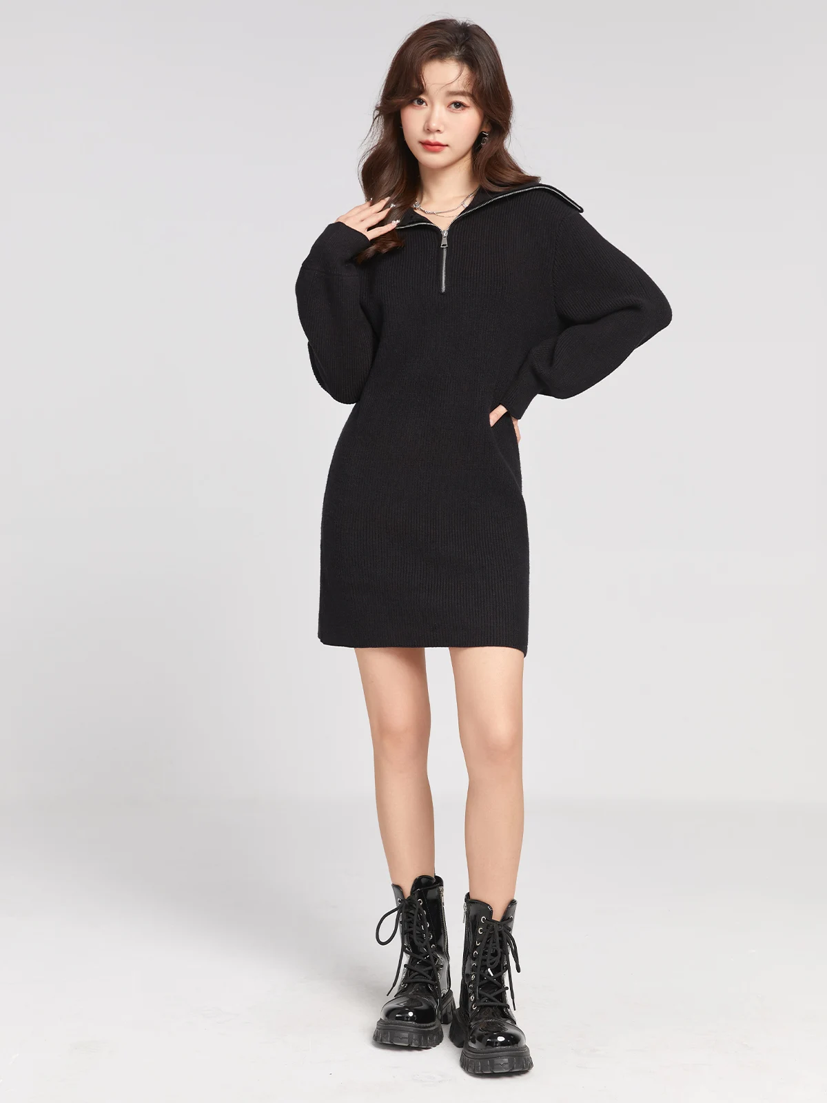 Модное трикотажное платье One-T с большими лацканами осень 2023 новое поступление