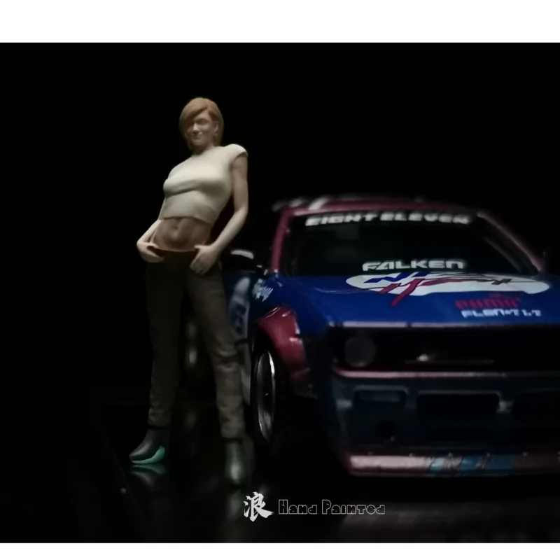 

1:64 puppet model royal sister micro landscape shooting props car model scene layout decoration