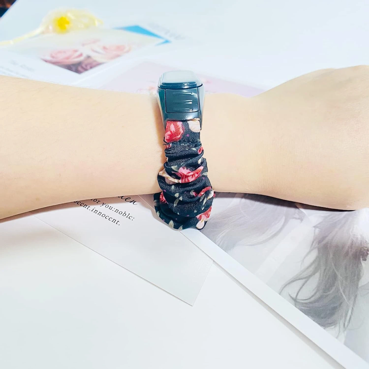 Испытайте производительность с помощью этих прочных полос Mi Band премиум-класса.