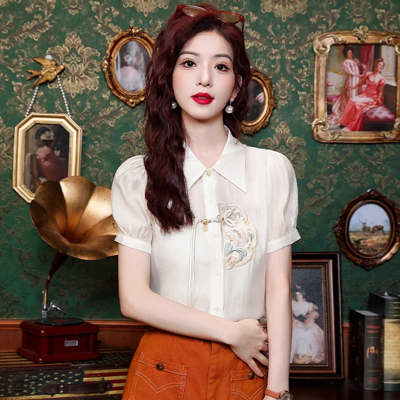 Женская блузка с коротким рукавом и отложным воротником модель 2024 года