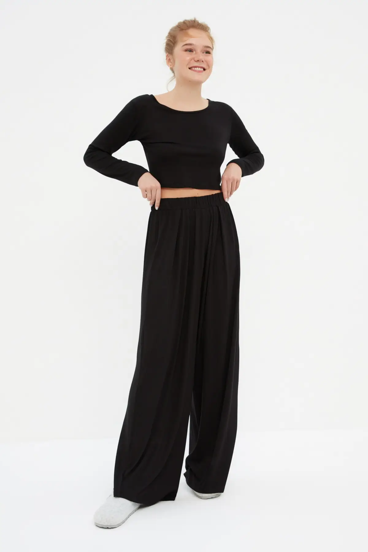

Viscose knitted bottom-top suit TWOAW21AU0034