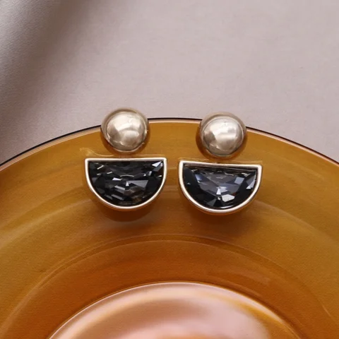 Серьги-подвески Three Branches серого цвета