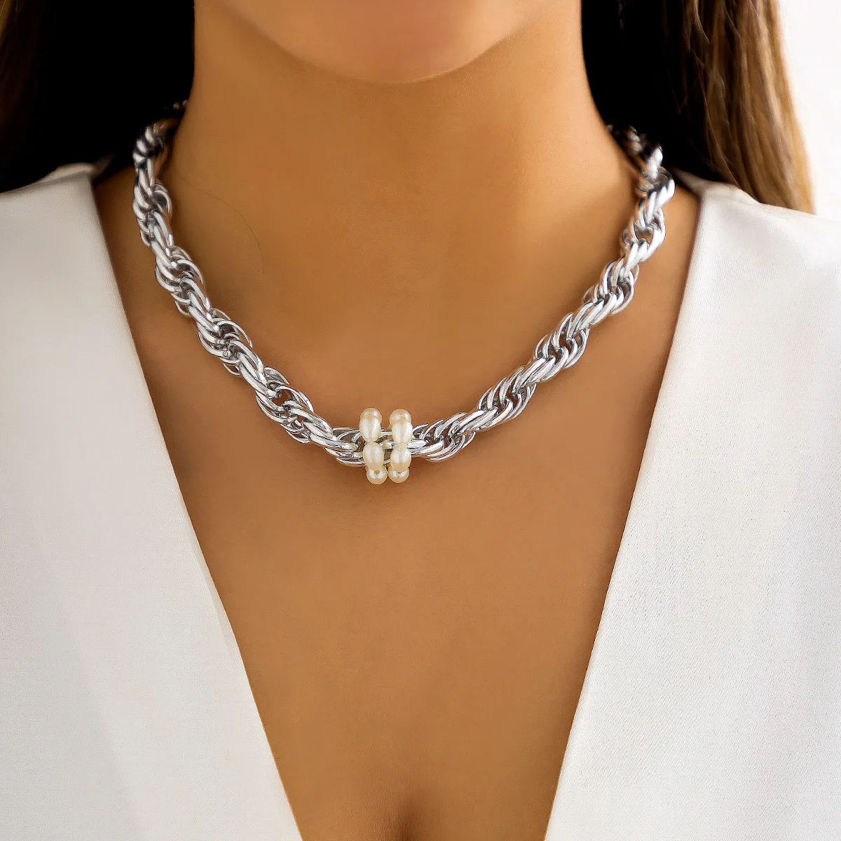 

ULJ Fashion Collarbone Twisted Chain Exaggerated Necklace Retro Imitation Pearl Temperament Hip Hop Jewelry
