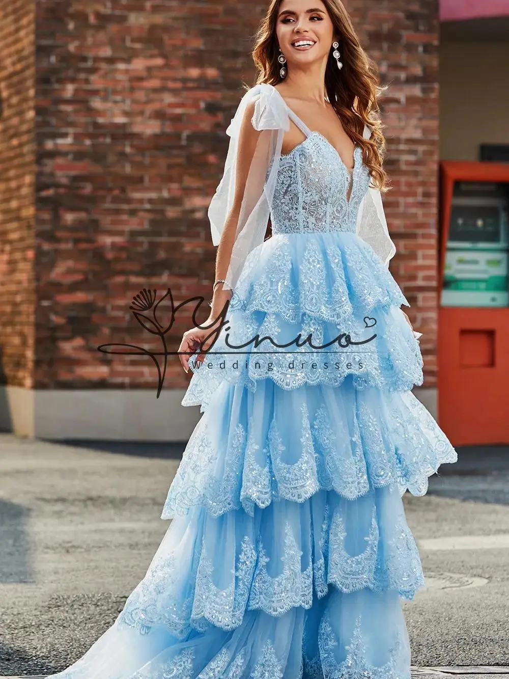 Сексуальное коктейльное платье с глубоким v-образным вырезом по индивидуальному