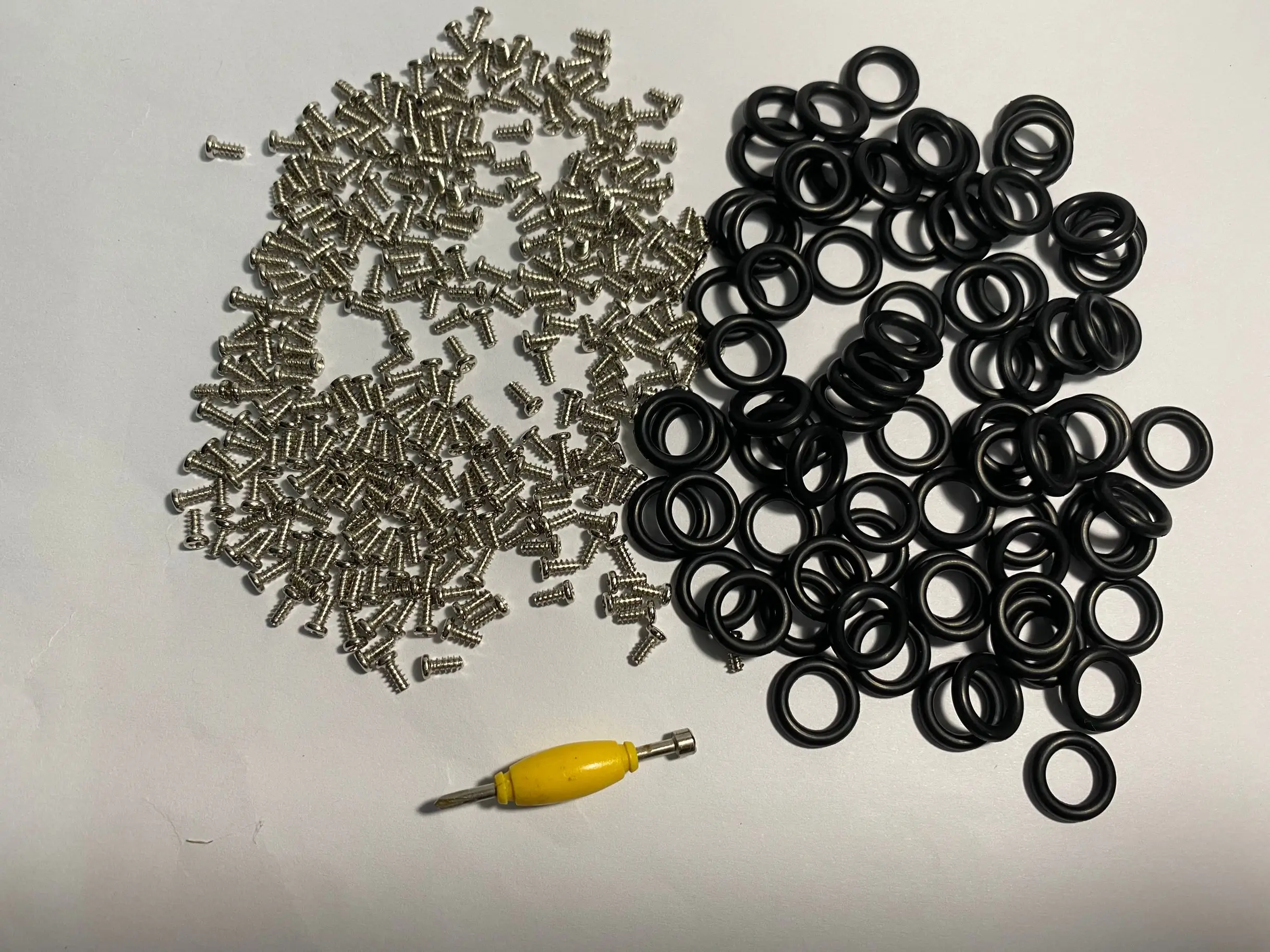 

50Pcs/Lot GI Joe Cobra Action Force O-RINGS Waist Bands + 50 Pcs Screws With Spanner Tool for 3.75'' GI JOE Action Figure Parts