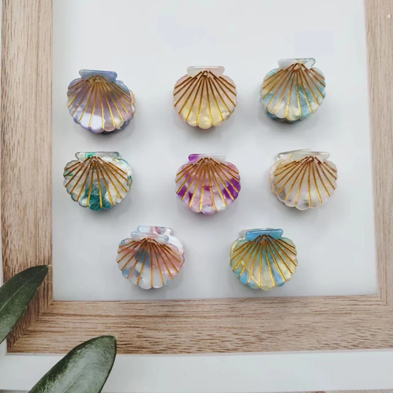 

Acetic Acid Color Gold Striped Shell Clamshell Small Hair Claw Clips For Woman Girl Designer Temperament Fashion Accessories