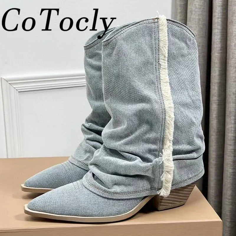 

Женские джинсовые сапоги без застежек, осенние короткие сапоги до середины икры с острым носком, модельные современные сапоги с котятами на каблуке