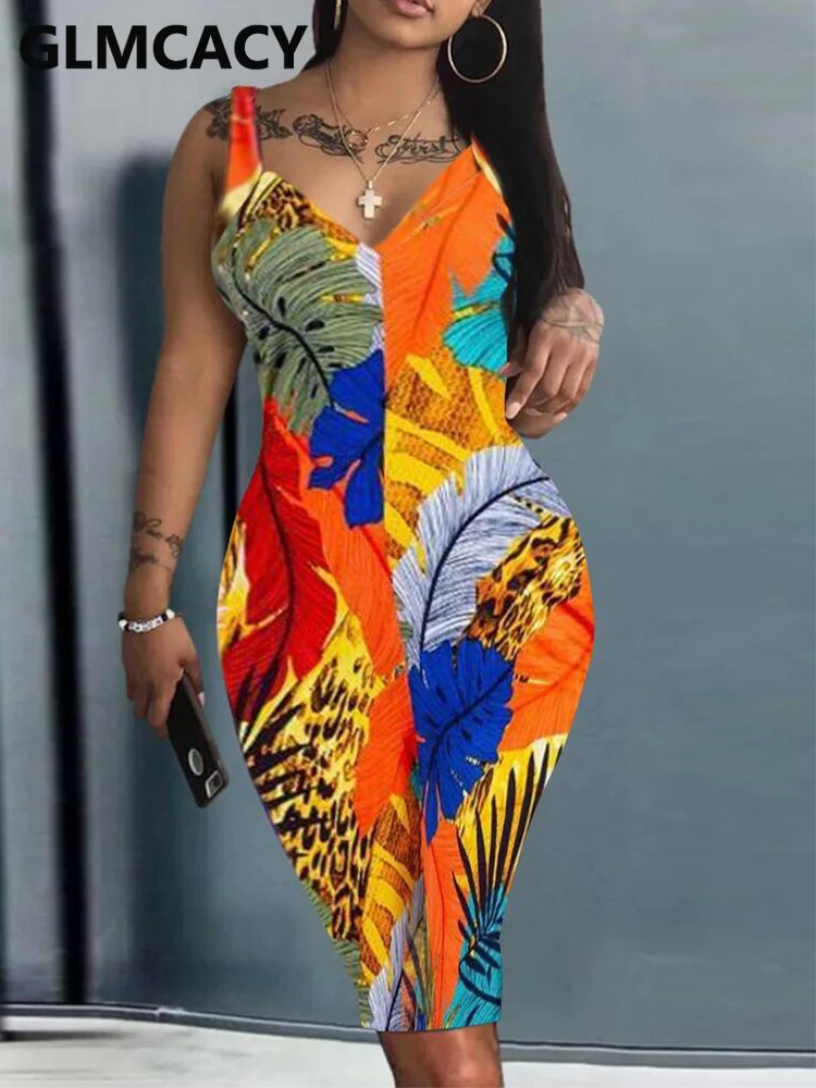 

Женское облегающее платье миди на тонких бретельках с тропическим принтом