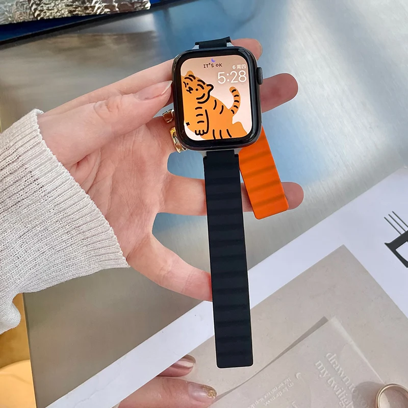

Silicone Loop Strap For Apple Watch SE 38 40mm 42 44mm 41mm 45mm Slim Band Megnetic Women Bracelet For iWatch Series 7 6 5 4 3 2