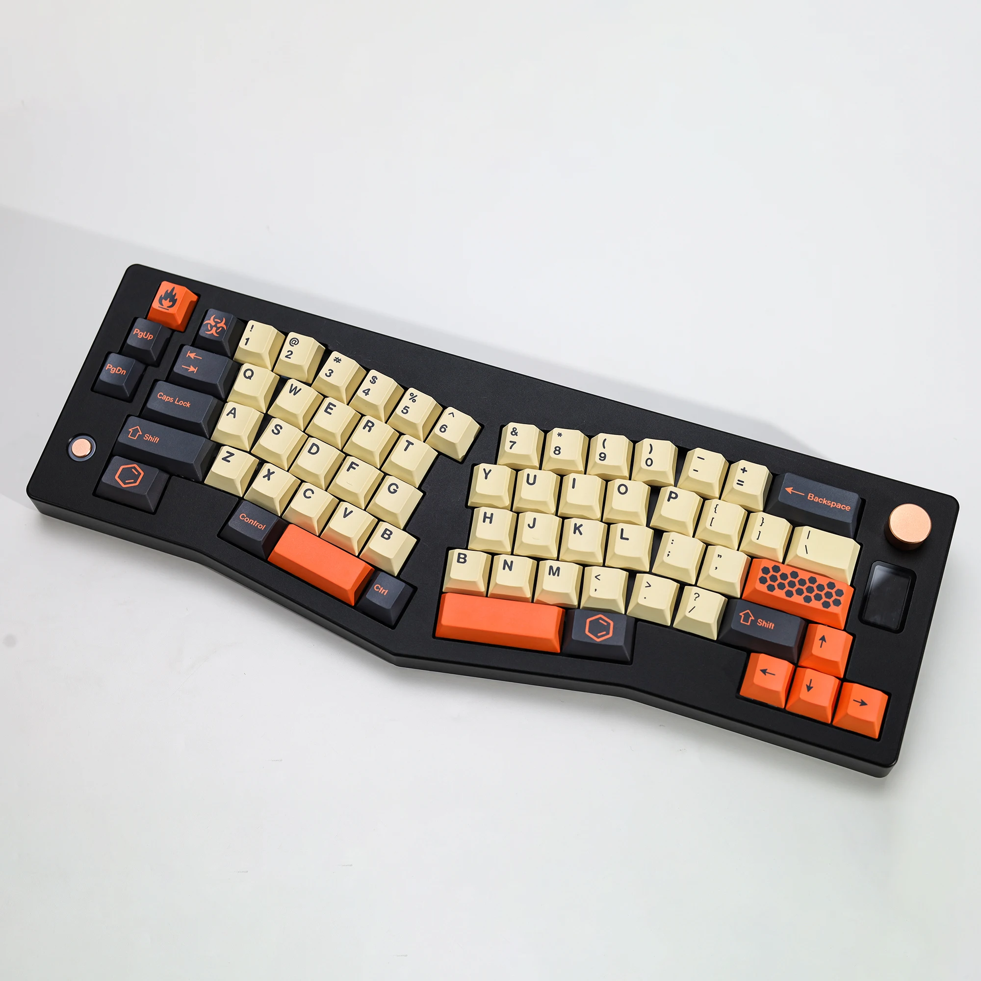 Фото Комплект кастомных кейкапов KBDiy GMK Retro GMK Carbon Cherry Profile PBT Alice для механических клавиатур с переключателями MX, для гейминга, 60 клавиш №4