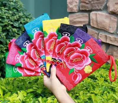 

New Fashion Colorful embroidery Small handbags!Hot Lady Makeup bag Top Floral embroidery Shopping Cute mobile phone key Carrier