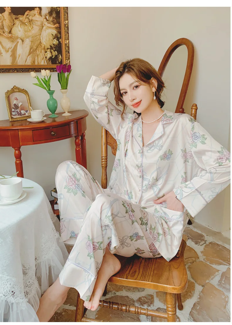 

Роскошный летний женский пижамный комплект CRLAYDK, шелковая пижама с принтом роз, на пуговицах, мягкая одежда для сна с длинным рукавом и вырезом на воротнике, домашняя одежда