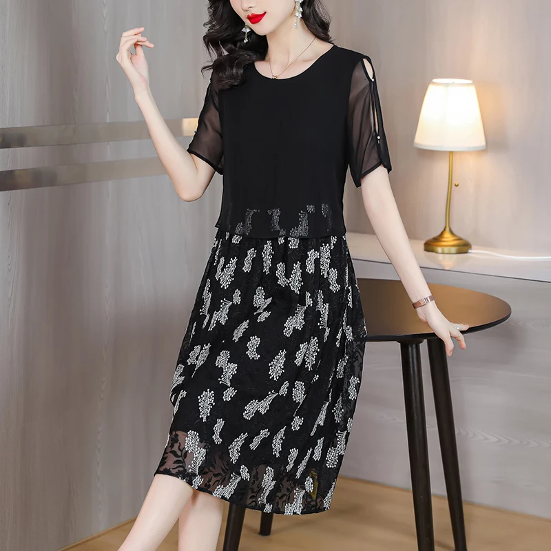

2023 Summer New Heavy Industry Silk Embroidery Short Sleeve Dress with Black Mesh Splice Mulberry Silk Midlength Skirt Long Robe