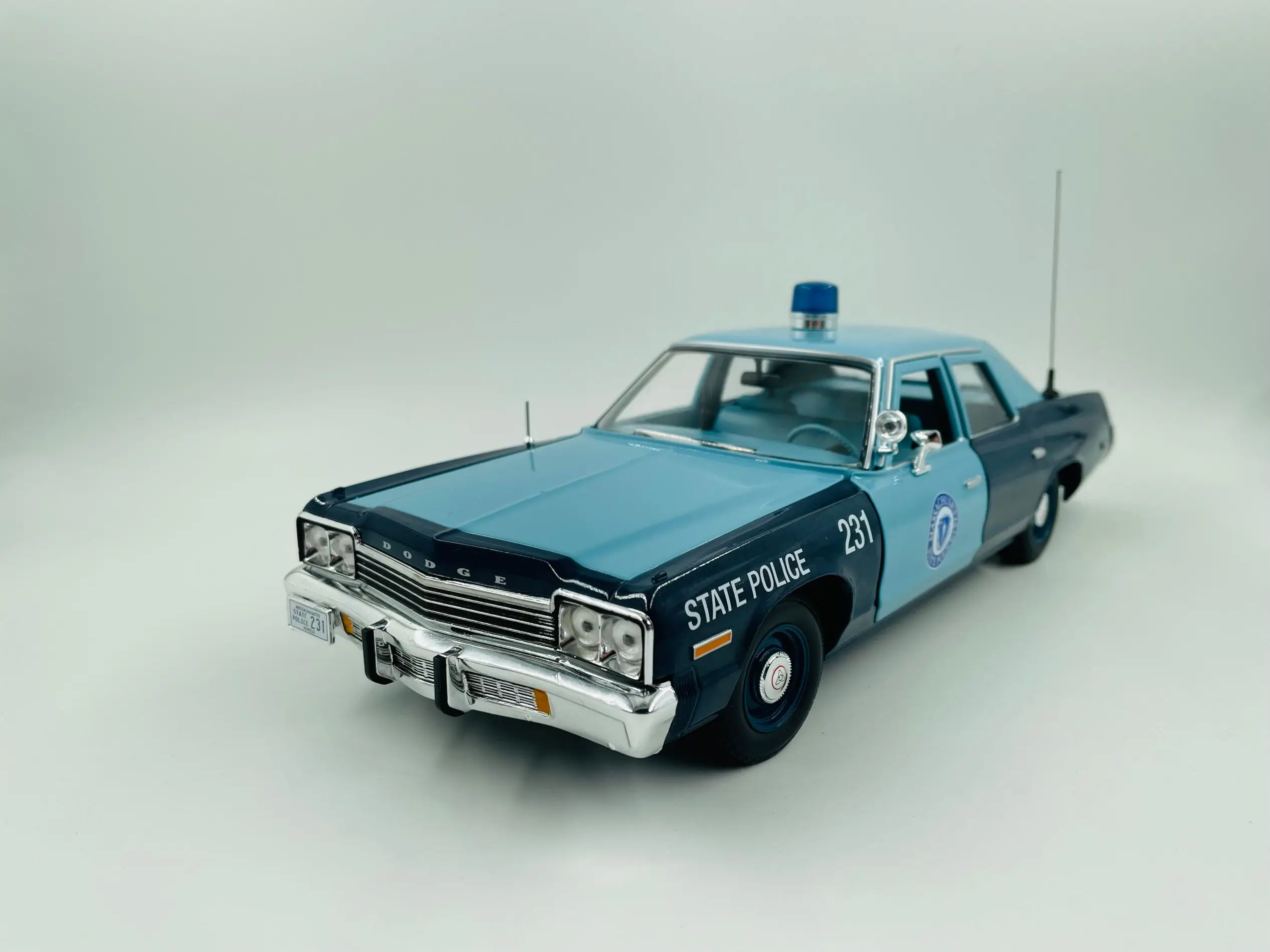 

Металлическая Игрушечная модель автомобиля, полностью открытая модель автомобиля защиты полиции штата Массачусетс, ограниченная серия, AW 1...