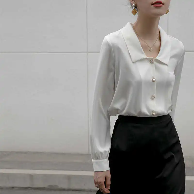 Белая рубашка с воротником-куклой в стиле ретро