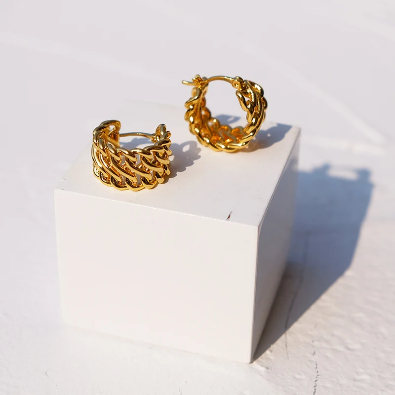

INS color-preserving real gold plated niche design simple and fashionable hollow woven earrings temperament circle net red