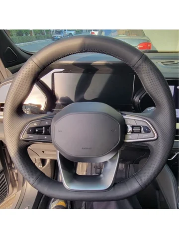 Кожаный дышащий чехол для руля Geely Monjaro L Emgrand PREFACE Coolray ICOD