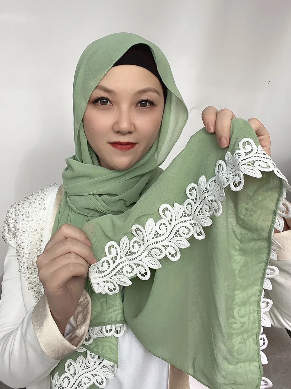 

2022 Chiffon Women Muslim Hijab Head Scarf with White Flower Leafs Lace Hijabs For Scarves Veil Islam Shawl