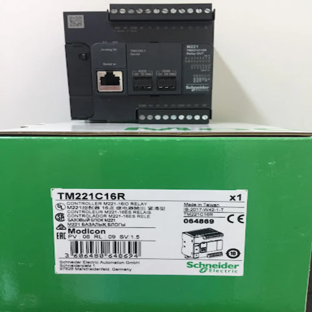 

Новый программируемый контроллер TM221C16R в коробке