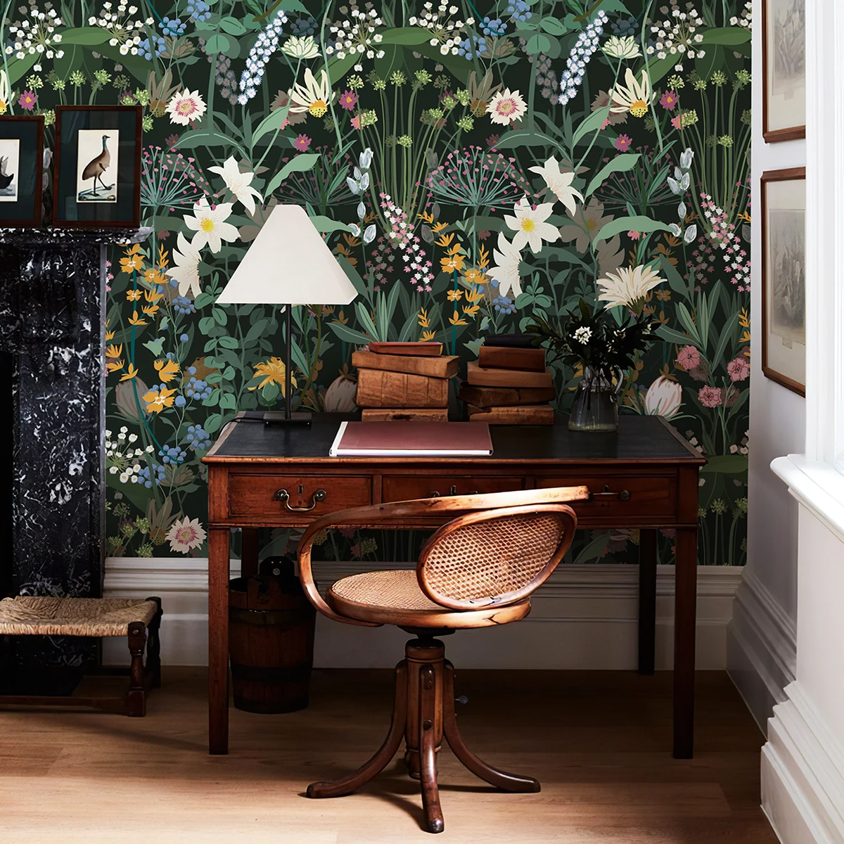 

Виниловые обои самоклеящиеся зелёные с цветочным принтом