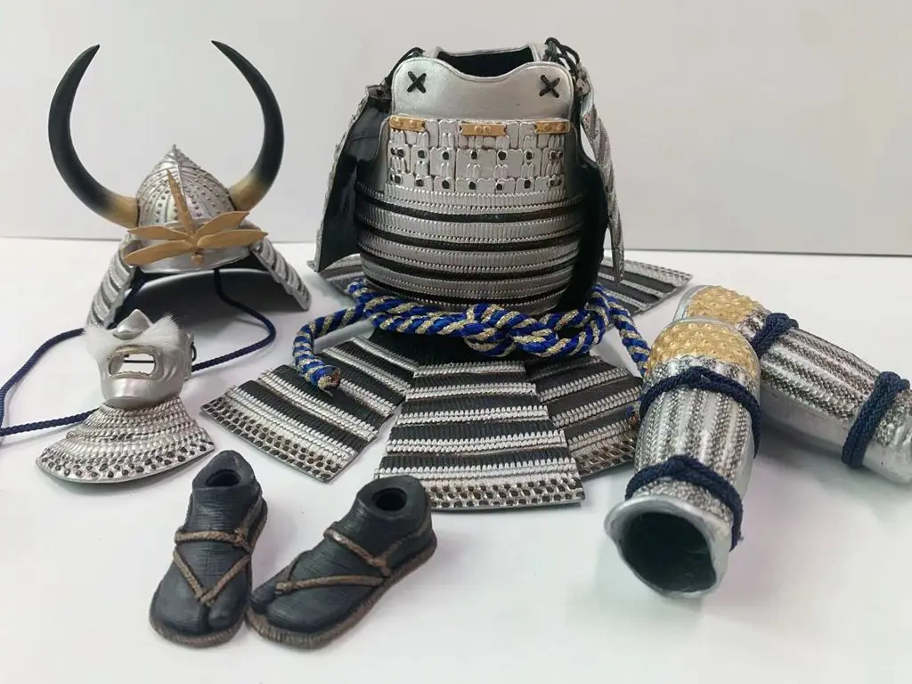 

COOMODEL 1/6 Old Vintage Japan Warrior Samurai Silver Buffalo Chest Armor Set Leg Model For 12inch Male Movable Figures In Stock