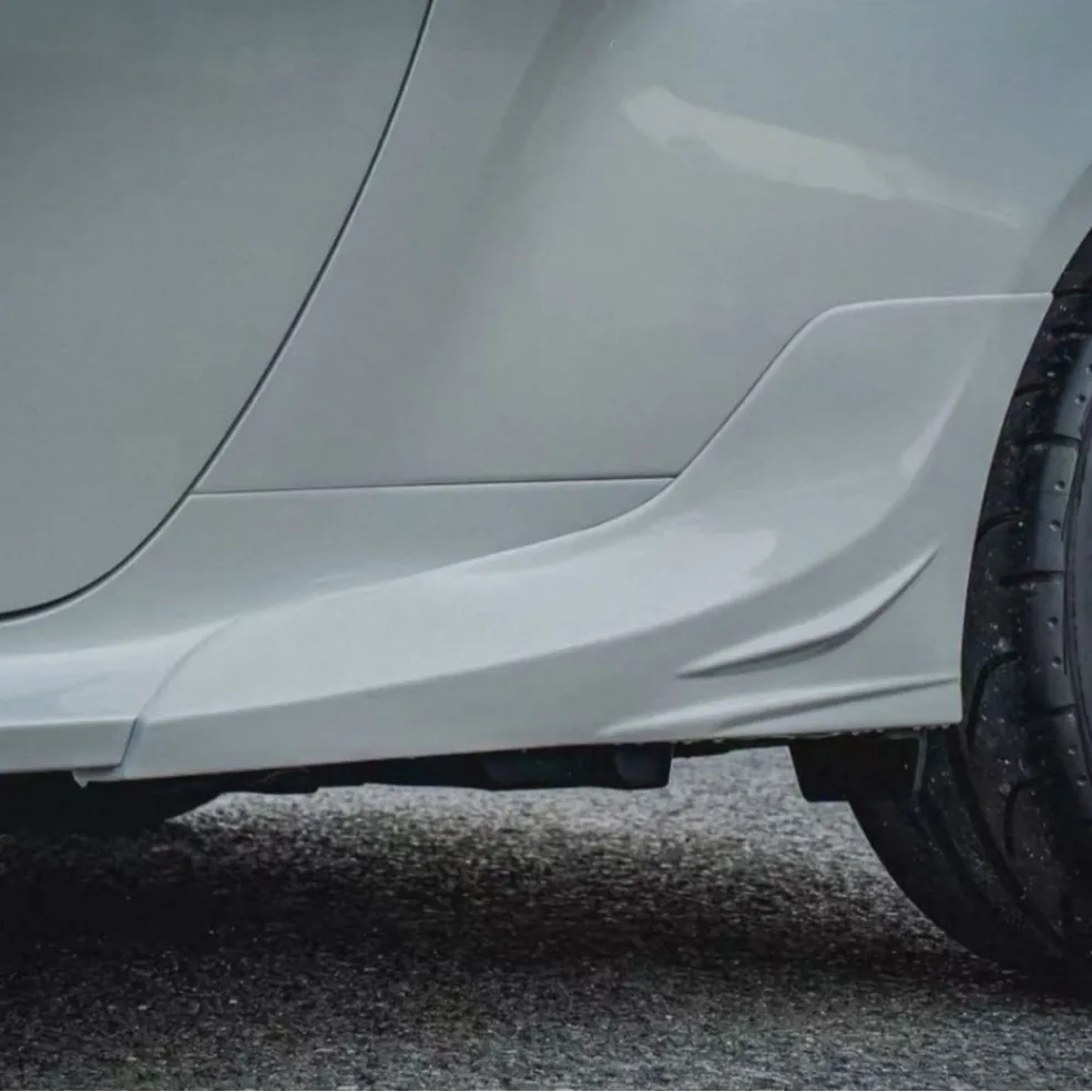 Фото Задние карбоновые накладки на пороги (тип TMS) для GR YARIS GXPA16 (модель Kouki) – элементы обвеса кузова №2