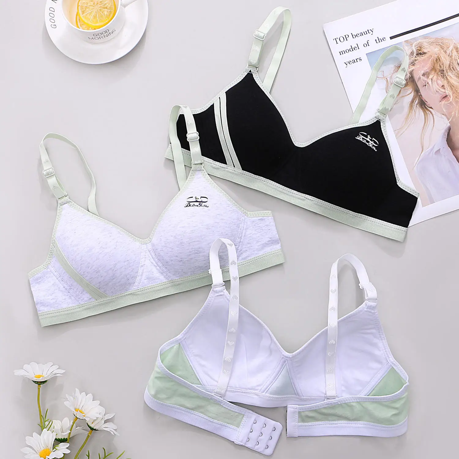 

Fashion Seamless Bras No Steel Ring Small Breast Gathering Adjusted Bra And Panty Bandage Underwear Less Women's Nipple Bra