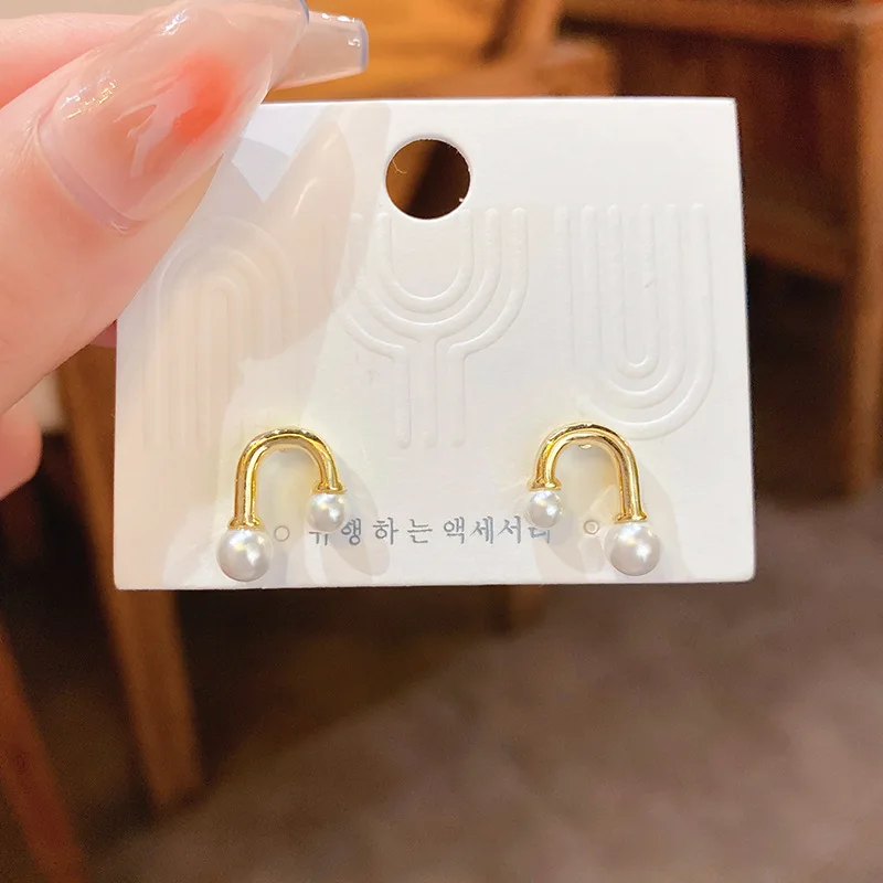 

Gold Plated Silver Needle, Metal Pearl U-shaped Earrings, Retro Earrings At The East Gate Of Korea, Small And Fashionable