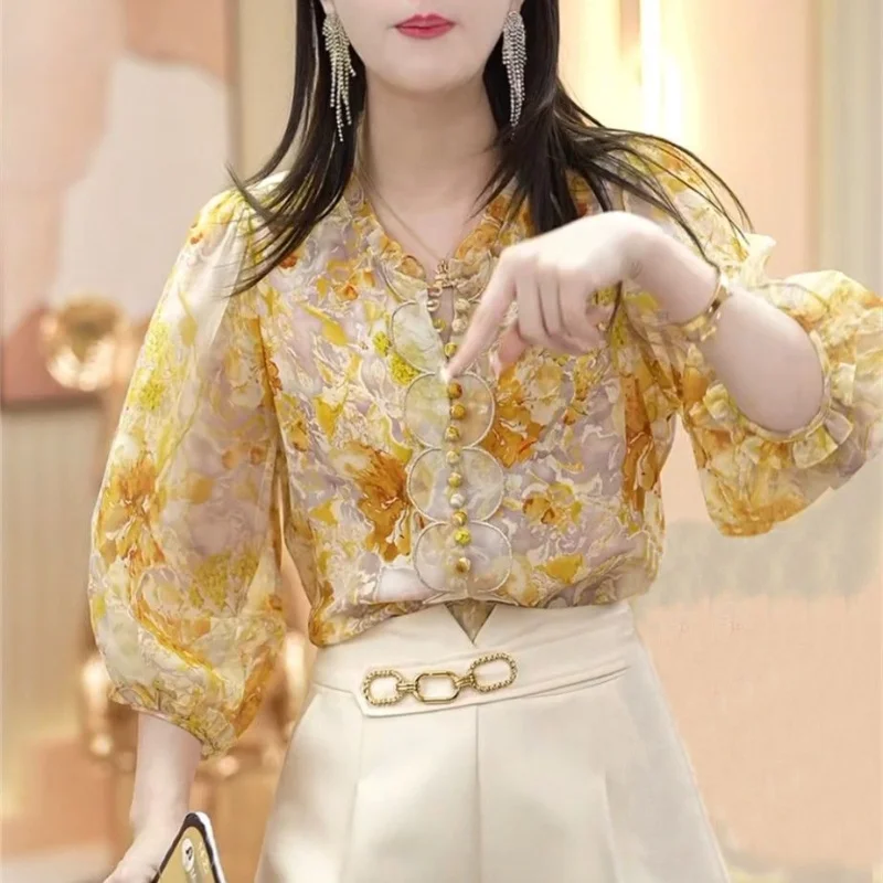 

Blouse female 2023 summer new chiffon shirt women three-quarter sleeve small fresh printed top women v neck shirt blouse female