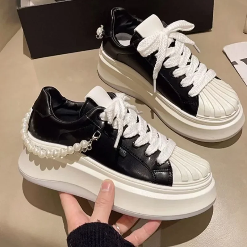 Корейская версия женская спортивная обувь с жемчужной цепочкой растворенная