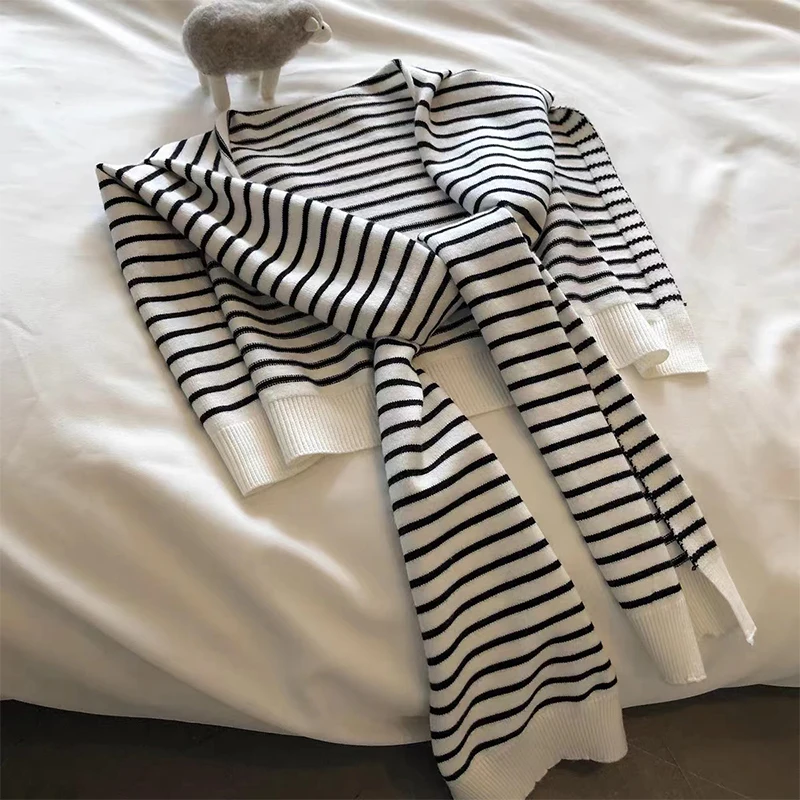 Женский полосатый пуловер YOUNGMAMBA