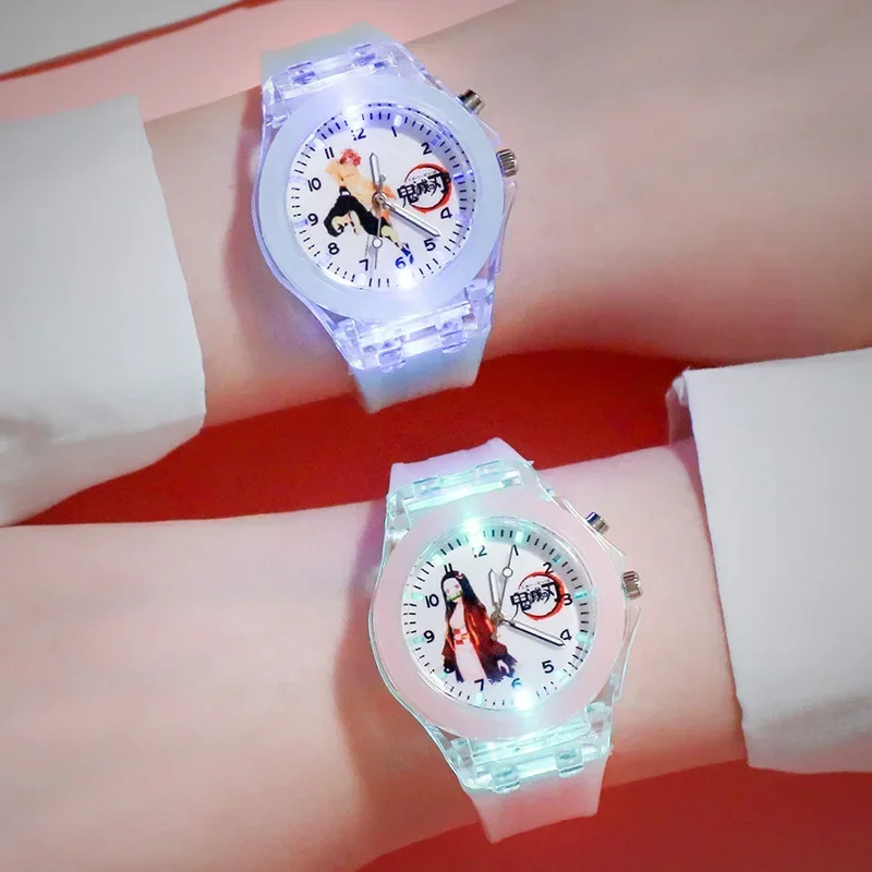Фото Аниме-часы «Истребитель демонов» с LED-подсветкой, светящиеся в темноте, с изображением персонажей мультфильма «Кимэцу но Яиба»: Танджиро, Зеницу, Незуко. Подарок-игрушка. №2