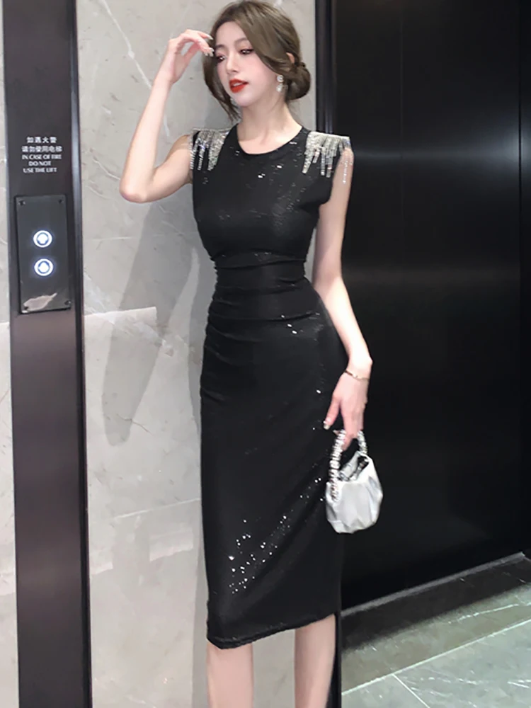 2024 черное шикарное платье миди без рукавов с блестками и кисточками женское