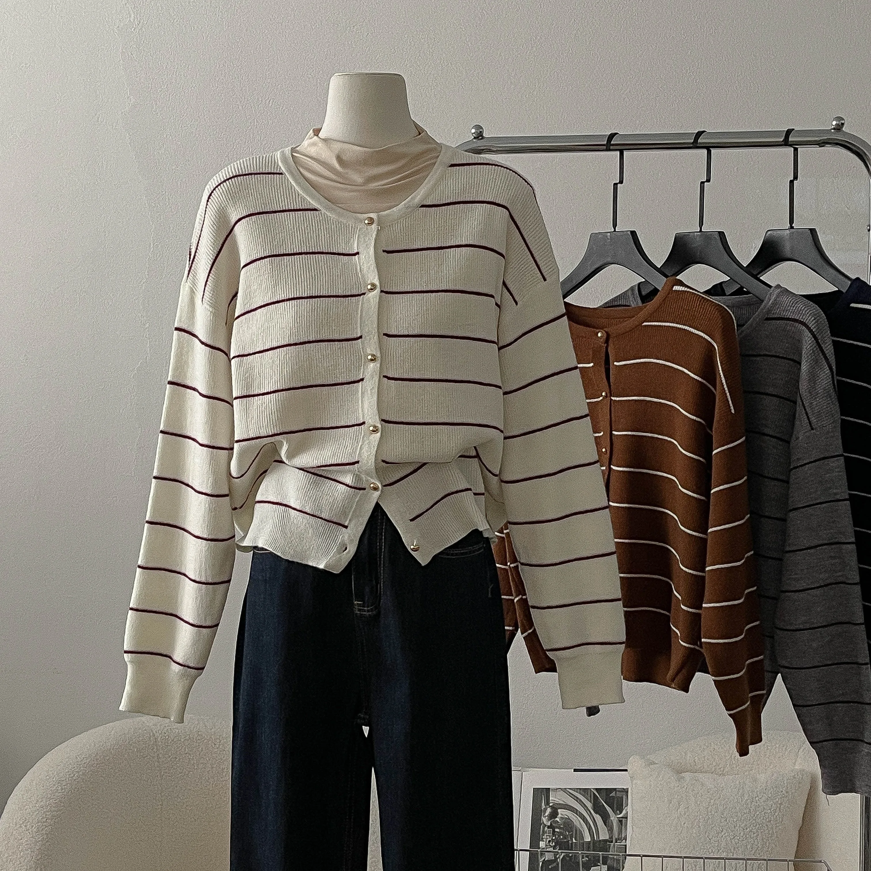 Golden Button Stripe Younger Knit 2024 Autumn New Korean Sle Women round Neck Cardigan Long sleeve All-Matching Sweater