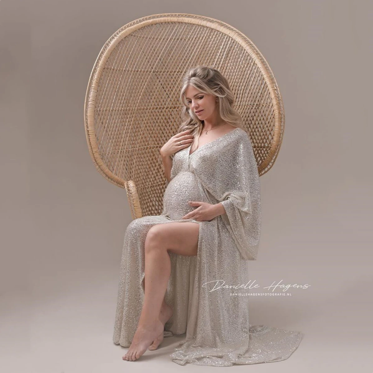 Платье для беременных с V-образным вырезом и блестками