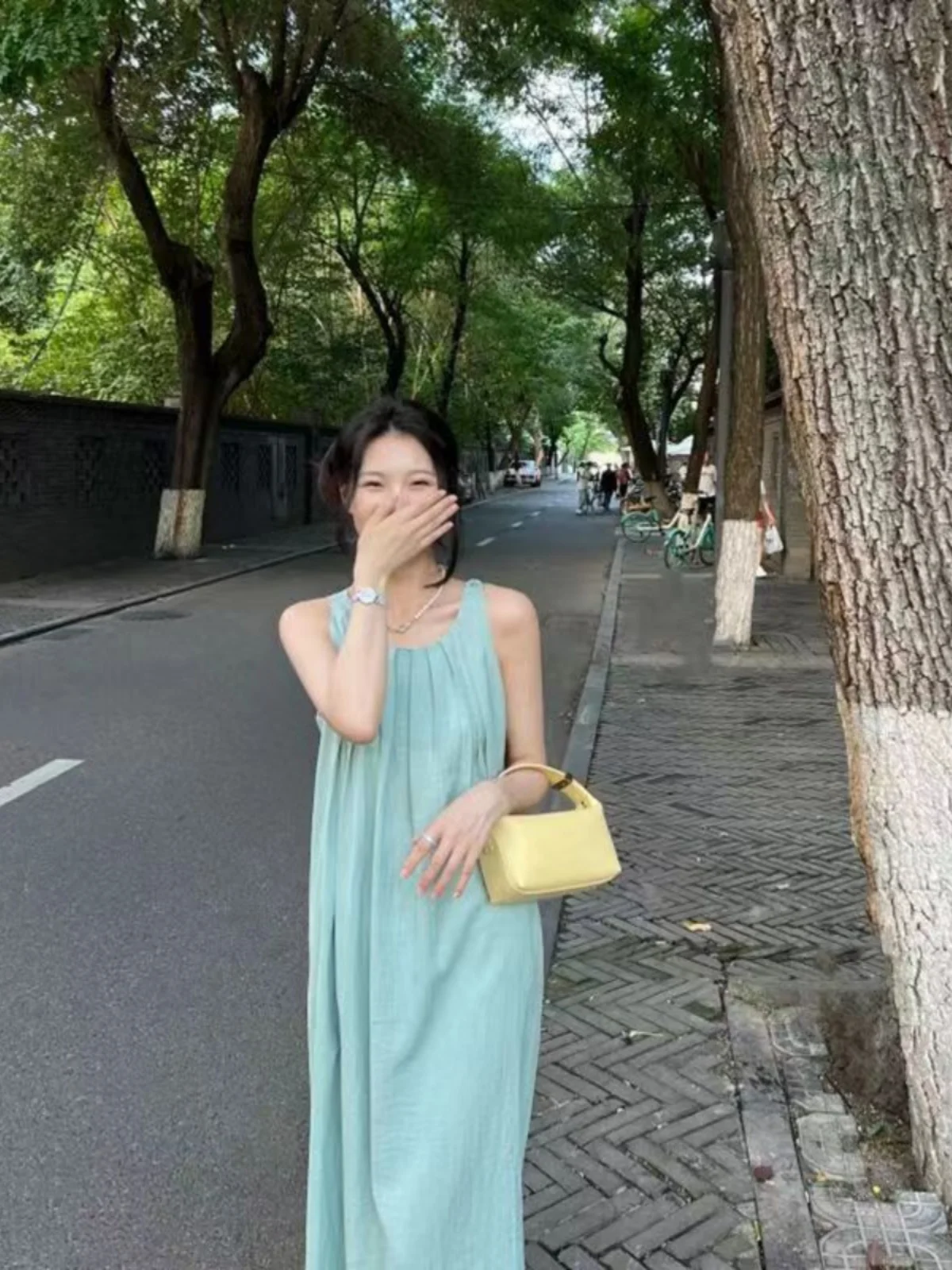 2024 New Gentle Sle Sleeveless Dress Women's Summer Wear Backless Design Sense Pleat Loose Show White Vest Long dress |