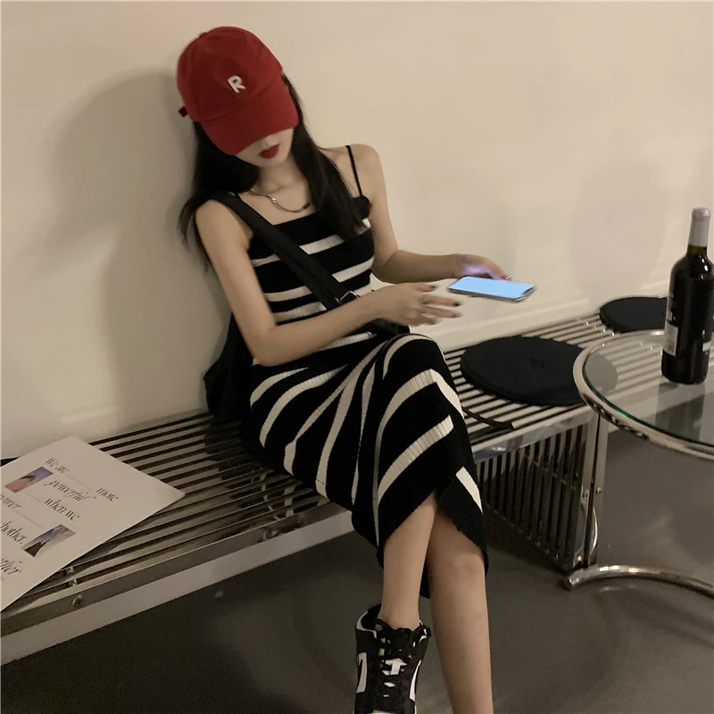 

Новинка, летнее трикотажное платье на бретелях-спагетти для женщин, модные полосатые платья средней длины, сексуальный облегающий женский сарафан