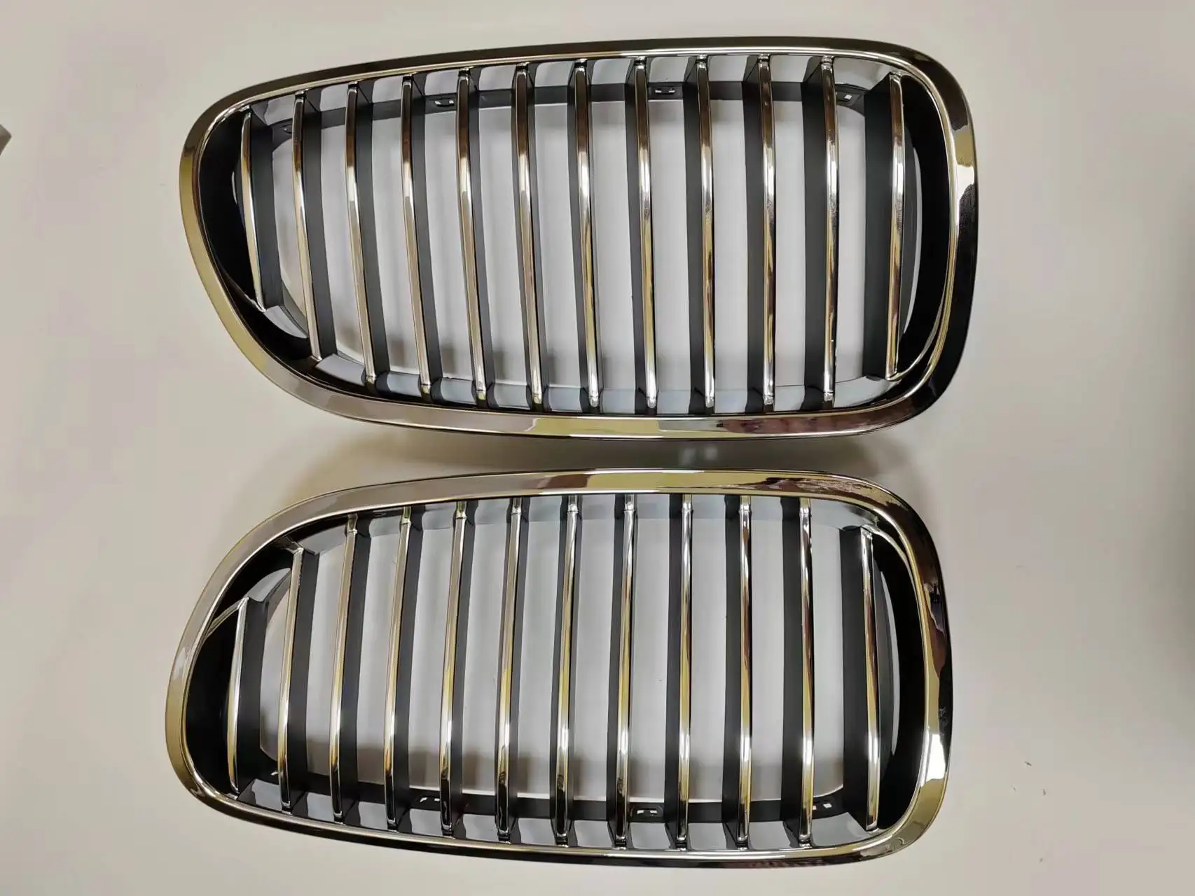 

OEM;51137203649 51137203650 Gloss Black Front Kidney Middle Mesh Grill Grille For-BMW 5 Series F10 F11 F18 M5 528I 535I 550I