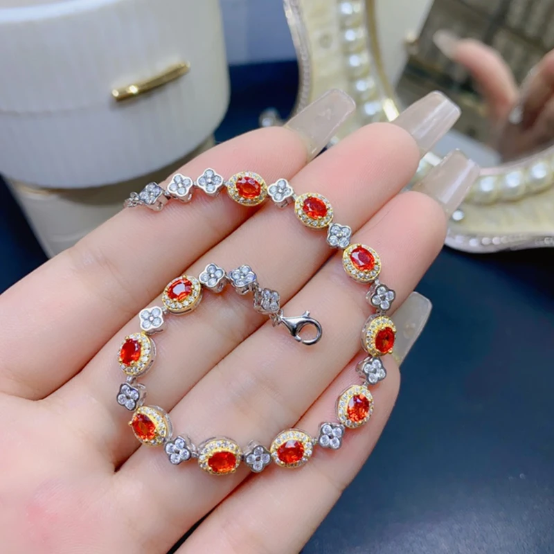 Женский браслет из серебра 925 пробы с натуральным красным сапфиром