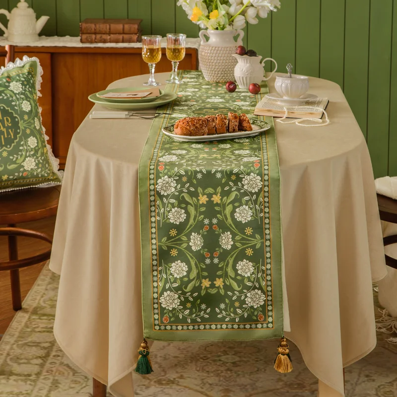 

Зеленая плюшевая скатерть-дорожка