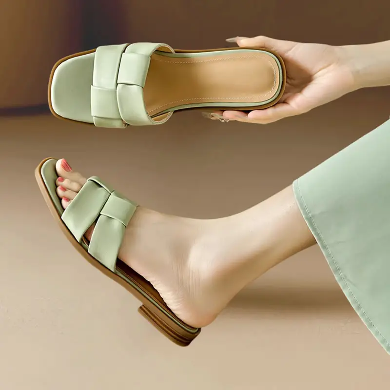 Женские сандалии из натуральной кожи на низком каблуке Размеры 35-40