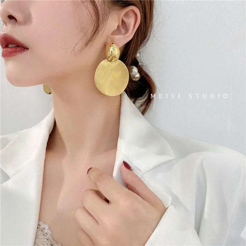 

Fashion Exaggerated Round Big Earrings Temperament Personality Metal Geometric Retro Cold Wind S925 Design Sense Earring Tide