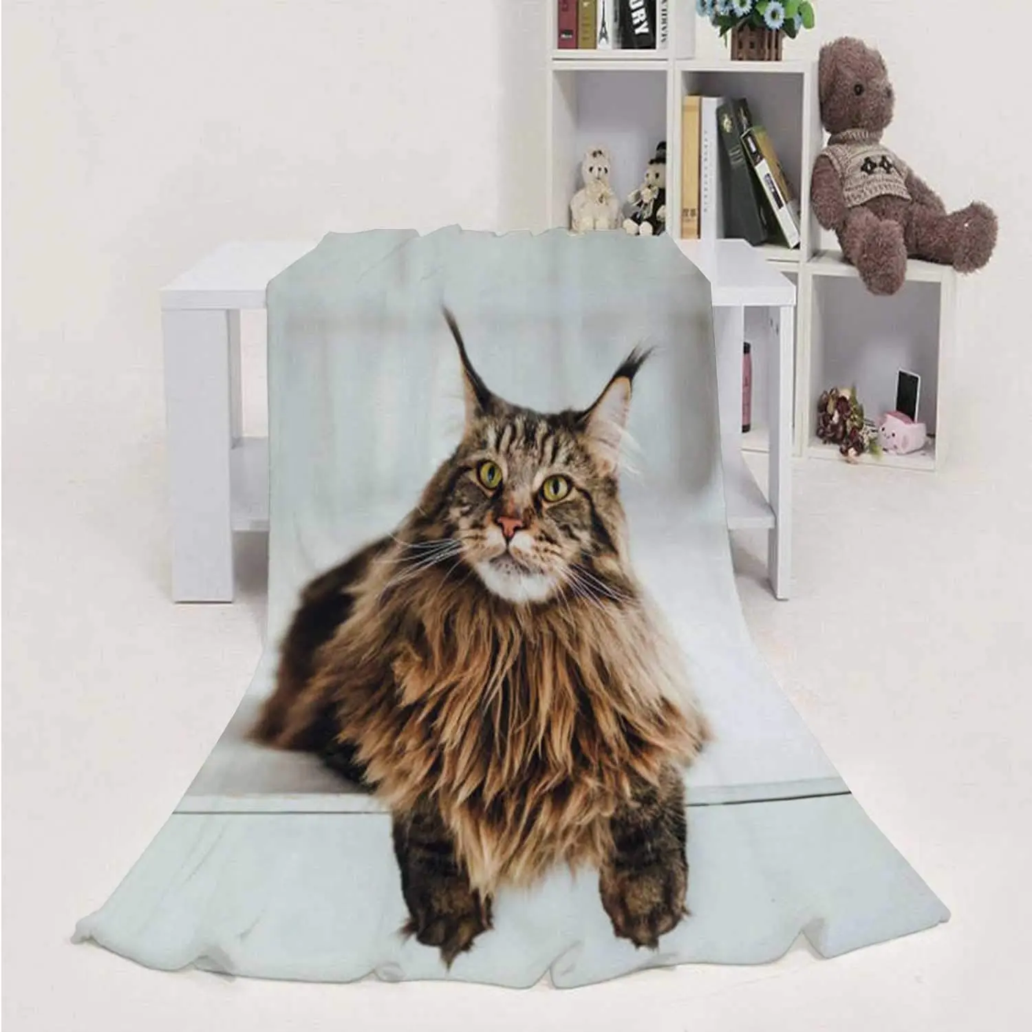 

Maine Coon cat on White - Cat,Blanket Throw Weight Super Soft Cozy Luxury Bed Blanket Animal
