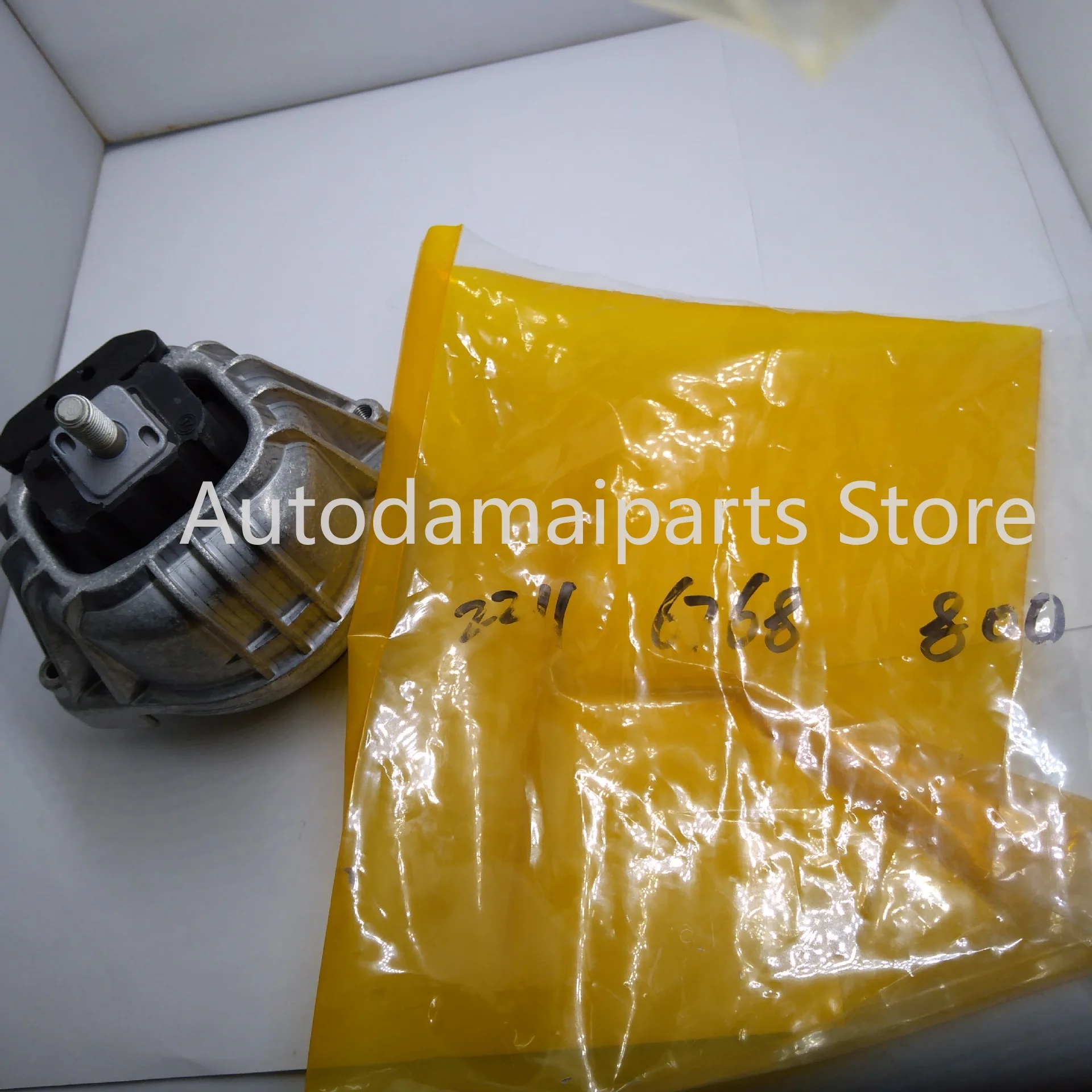 

Крепление двигателя для BMW X1 E92 E91 E90 E88 E87 E84 E82 E81 22116768800